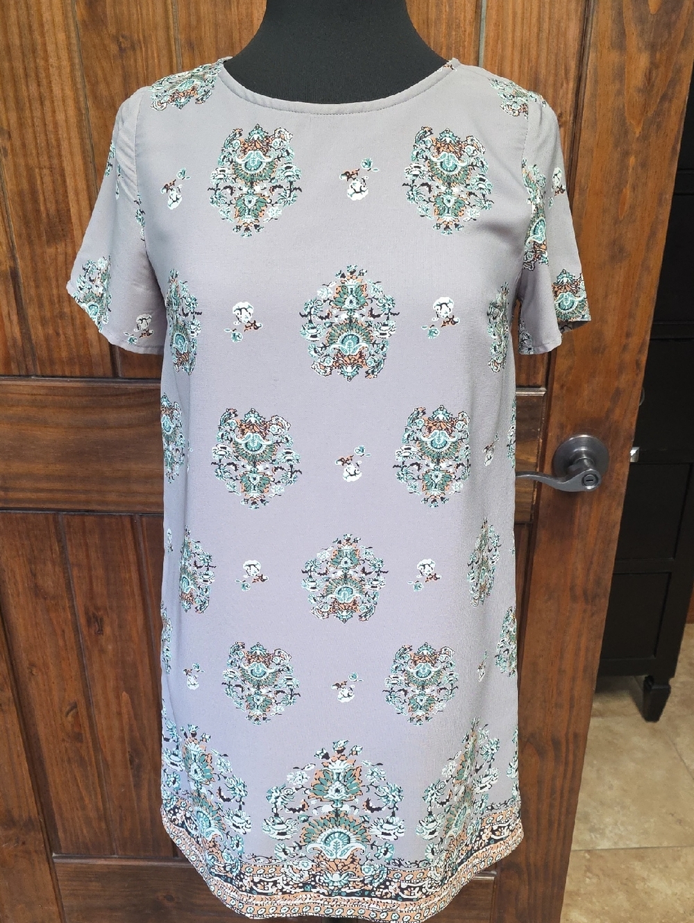 Lulu's Light Gray Short Sleeve Shift Dress with Teal Paisley Accents - Size S